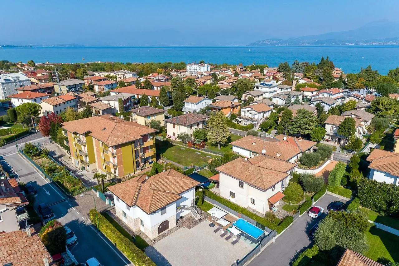 Villa Azdora Peschiera del Garda 0*,  Italy
